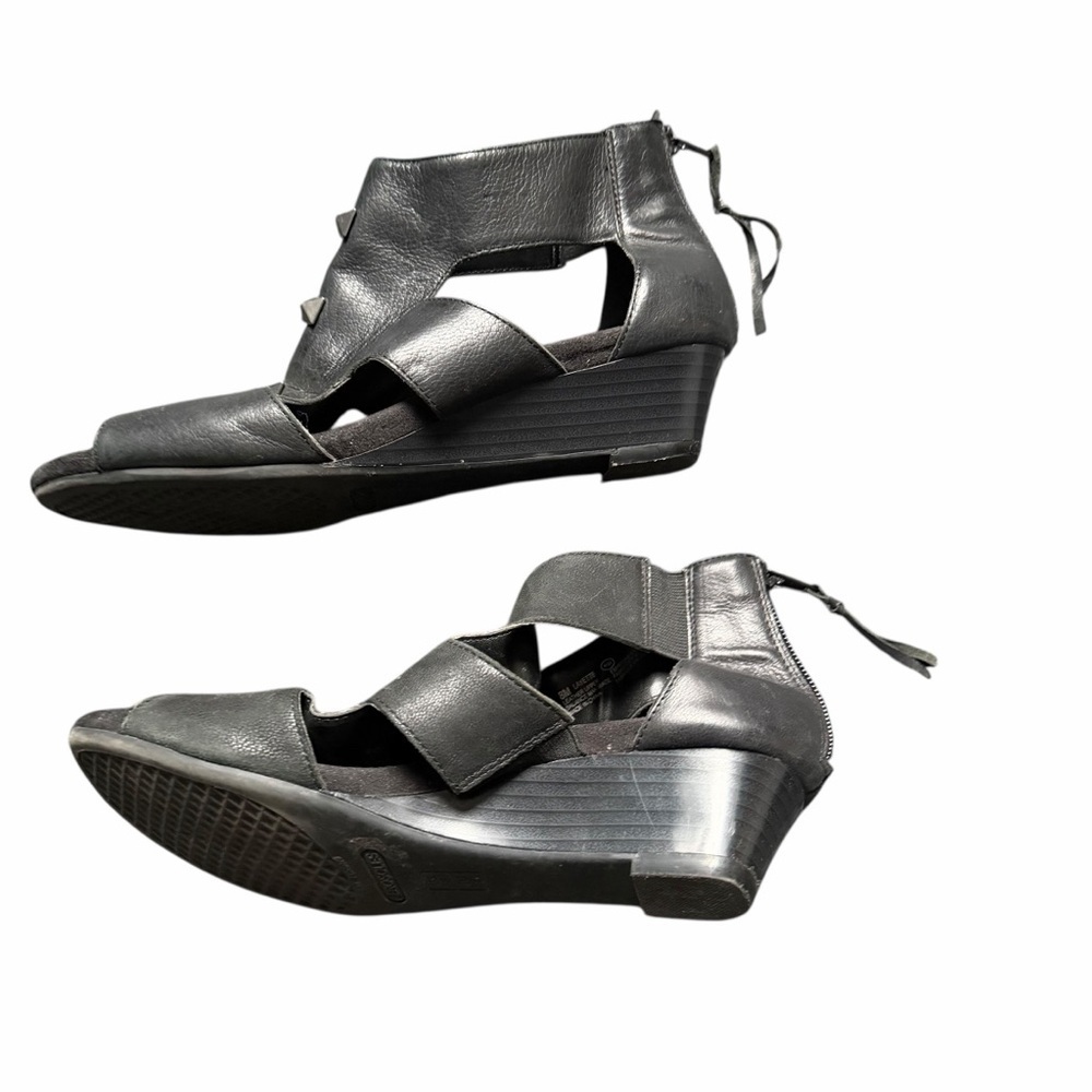 Aerosoles Heelrest Layette  Black Pyramid Stud 1.5” Wedge Sandals Size 8 M